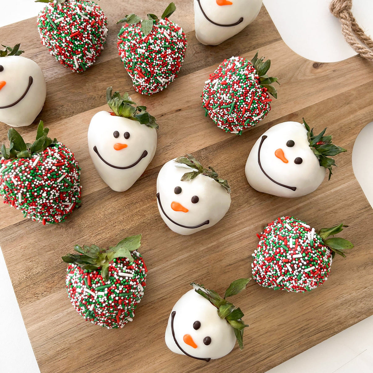 5th Avenue Case Festive Snowman Belgian Chocolate Covered Strawberries