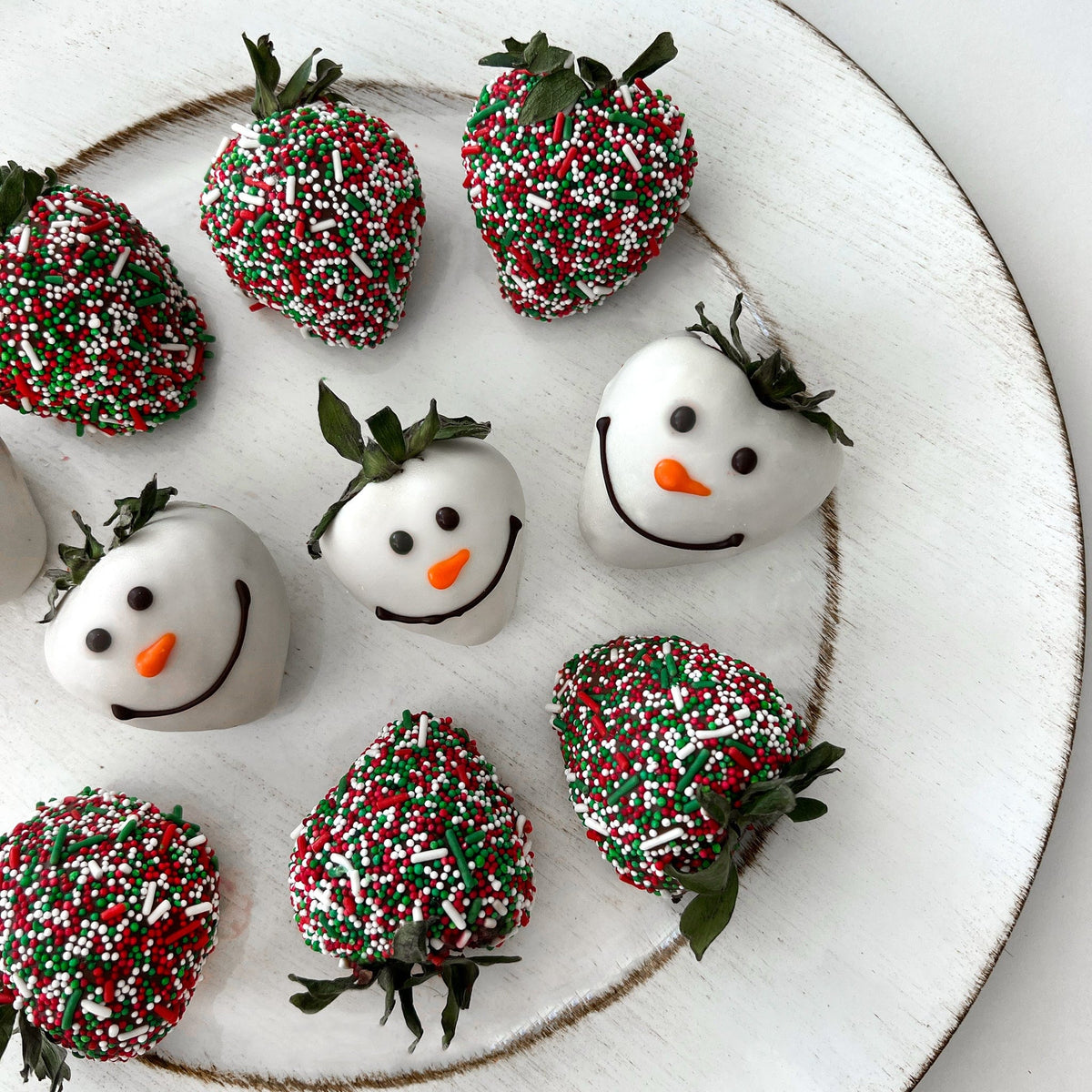 5th Avenue Case Festive Snowman Belgian Chocolate Covered Strawberries